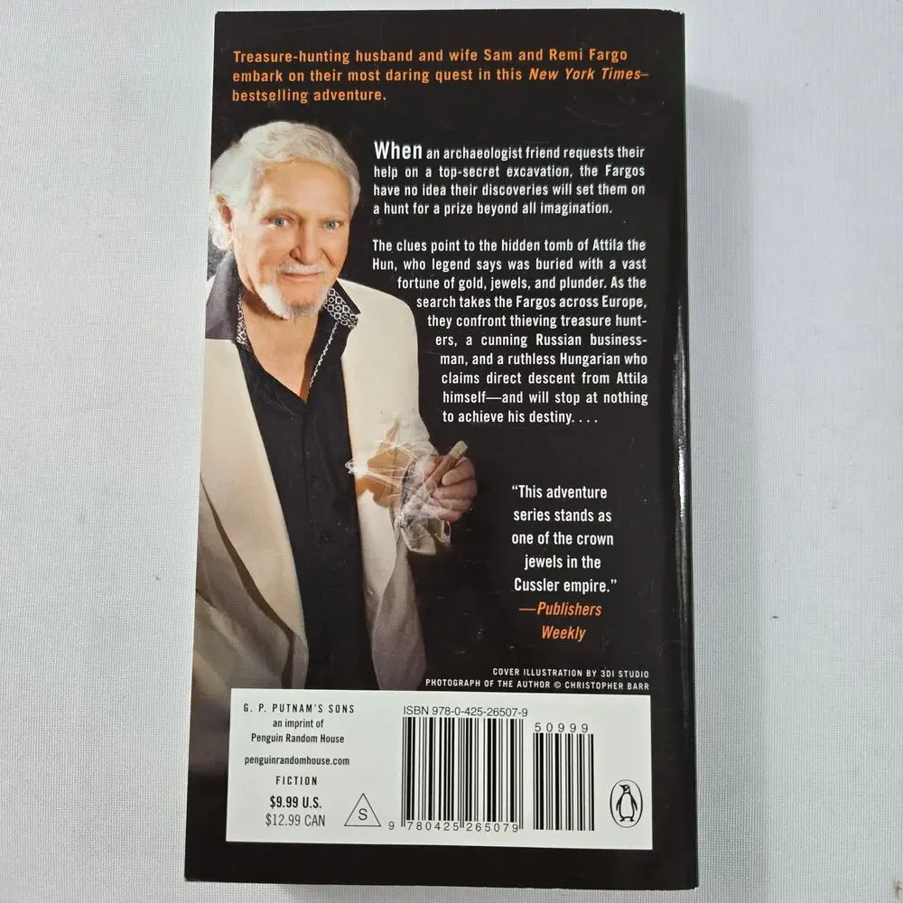 Clive Cussler Paperback Books - The Tombs and The Pharaoh's Secret